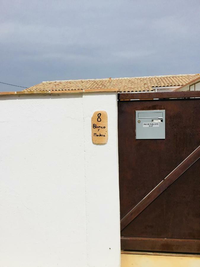 Gite Blanco Y Madera Narbonne Buitenkant foto