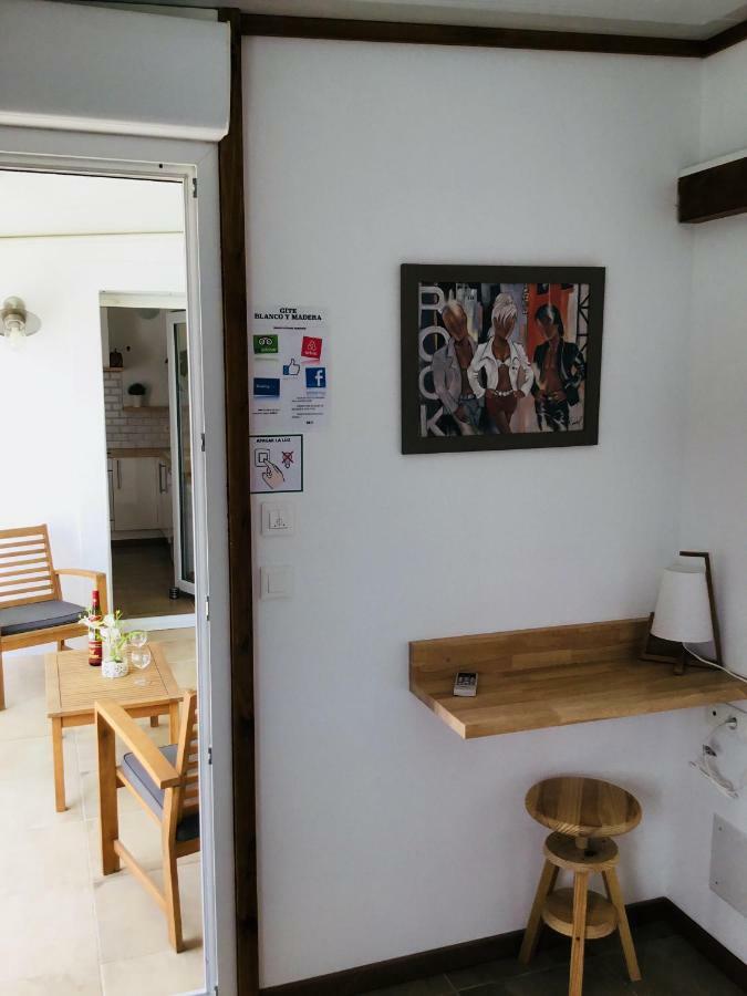Gite Blanco Y Madera Narbonne Buitenkant foto